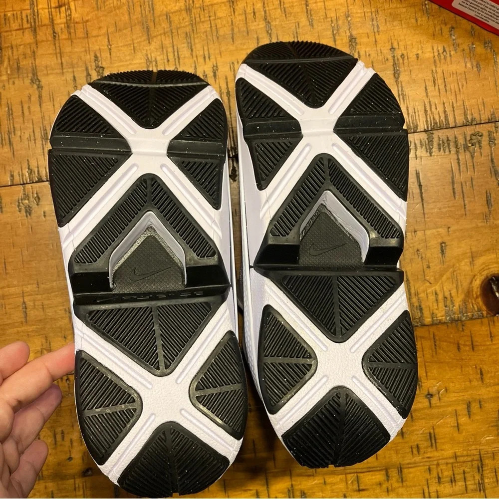 NWT NIKE Go FlyEase Easy On/Off Shoes White/Black - Picture 7 of 8